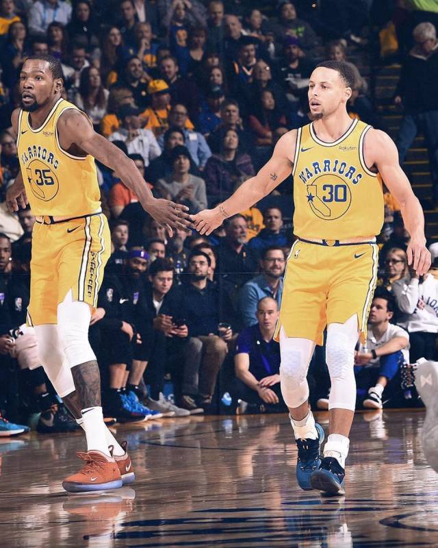 分成员在讨 分成员在讨